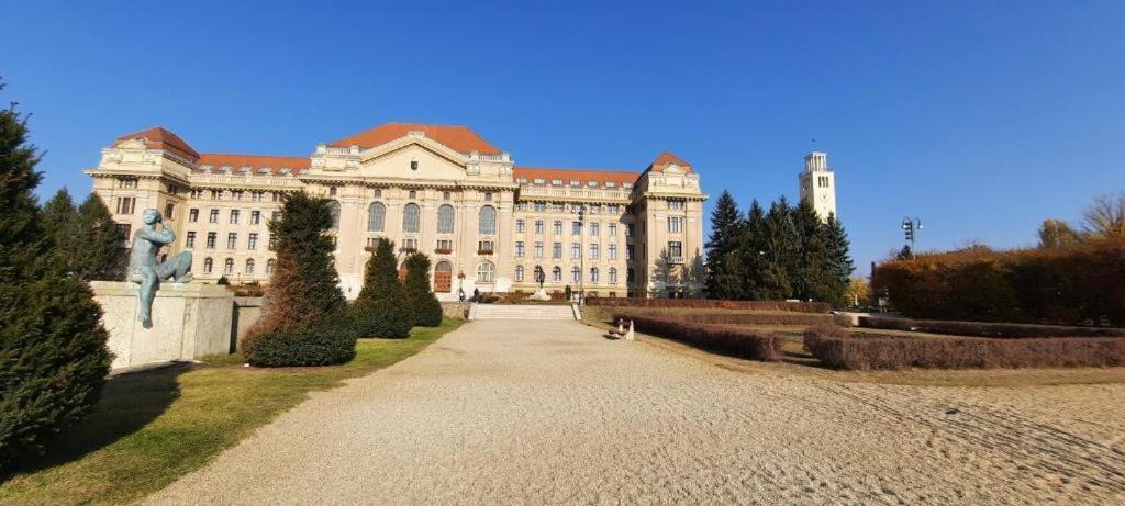 Gina Apartman Debrecen Exterior foto