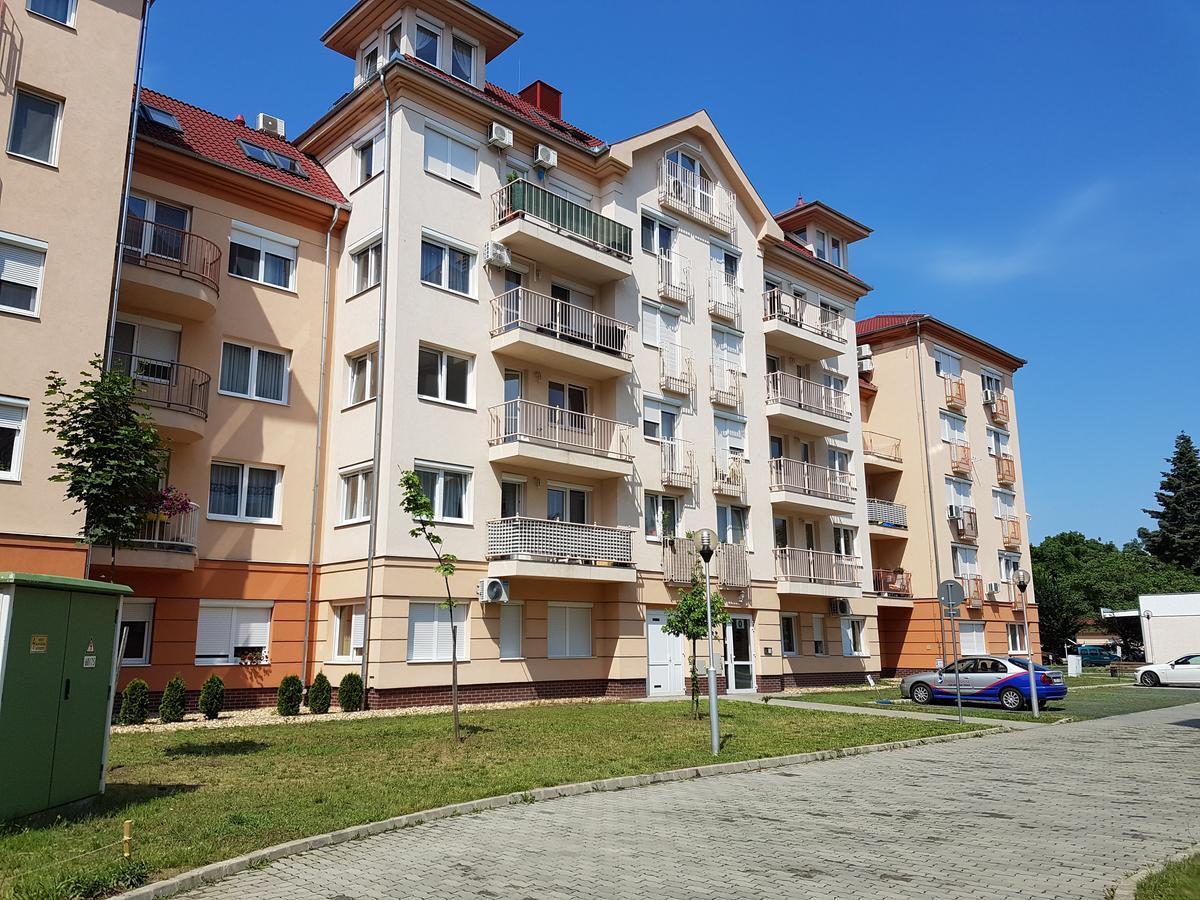 Gina Apartman Debrecen Exterior foto